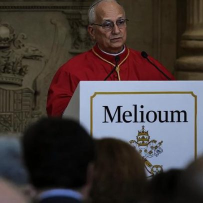 Papa pede fim de narrativas divisivas no primeiro dia de visita à Espanha