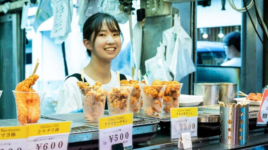 Diante da escassez de mão de obra, o Japão tomou uma medida sem precedentes nas últimas duas décadas: pagar às mulheres o mesmo salário