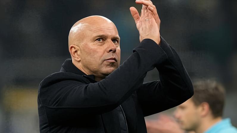 Arne Slot applauds Liverpool’s fans