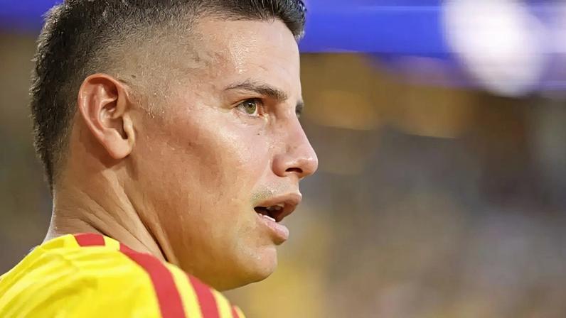 James Rodríguez (à direita) saiu de campo aos 301 do segundo tempo –