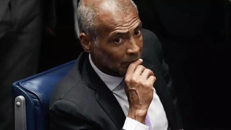Senador registra presença em sessões no plenário, mas deixou de participar de 20 votações desde que voltou do recesso parlamentar.