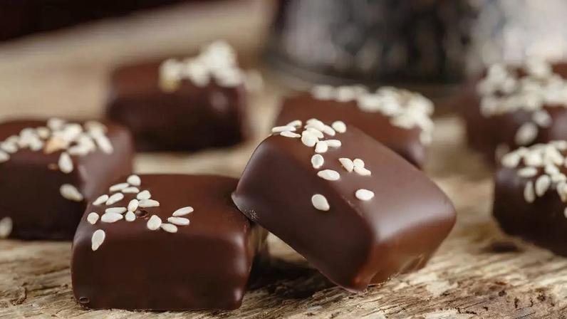 Entenda por que você sente vontade de comer doce após o almoço