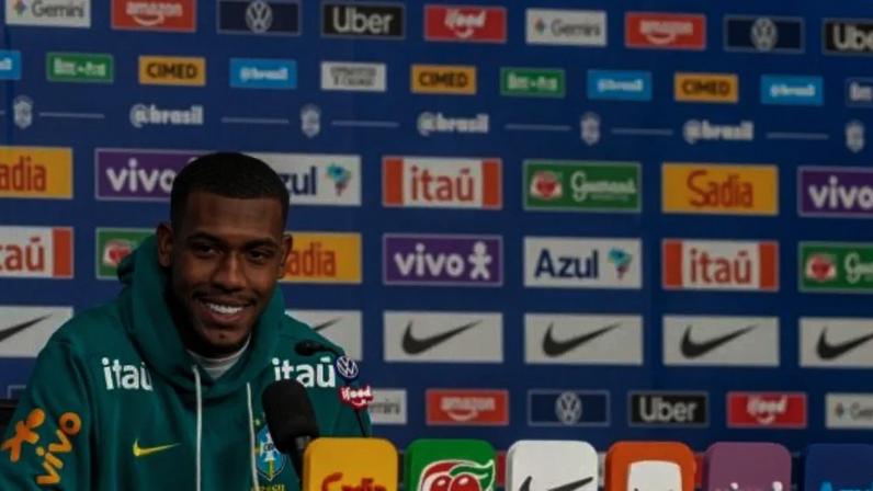 Jornal espanhol se encanta com coletiva de Rayan –