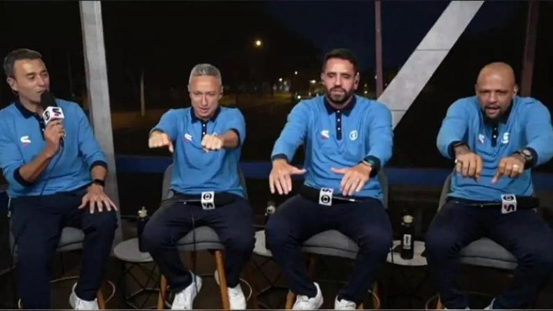 Paulo Nunes, Renato Augusto e Felipe Melo imitam remada de noruegueses durante o programa "Seleção Copa", do Sportv, apresentado por André Rizek
