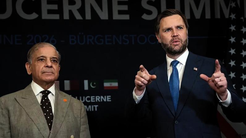 Vance e o premiê do Paquistão, Shehbaz Sharif, em Bürgenstock