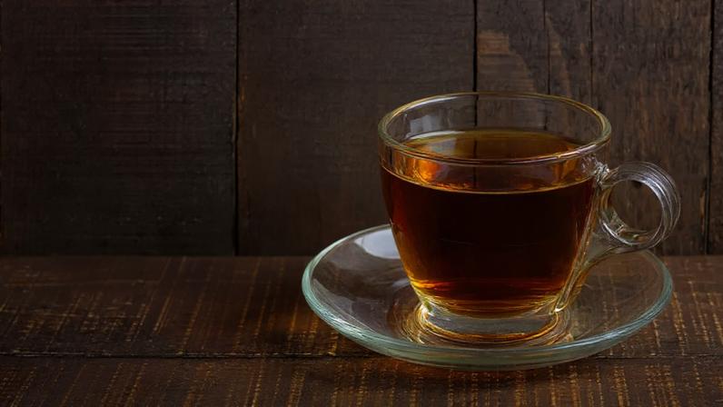 Chá de manjericão: os benefícios da bebida aromática que vai além do sabor