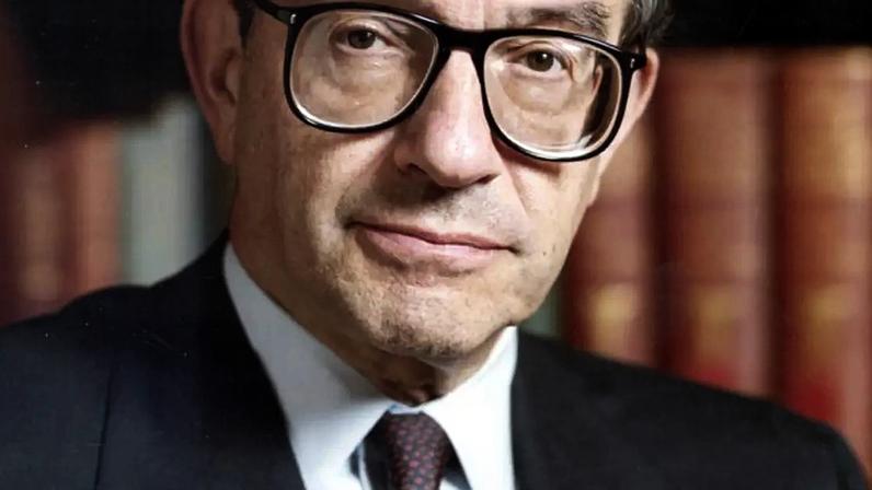 Considerado o mais importante formulador de políticas econômicas de sua época, Alan Greenspan morreu nesta segunda, aos cem anos.