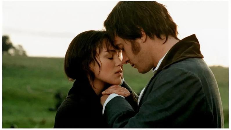 Clássico romance de costumes de Jane Austen, ‘Orgulho e Preconceito’ ganhou sua adaptação mais famosa em 2005, em um filme dirigido por Joe Wright.