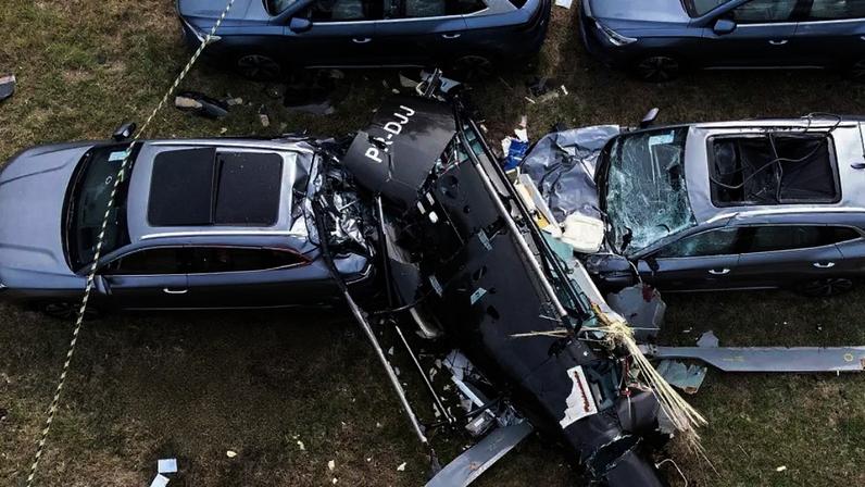 Helicópteros caíram em estacionamento na região do Recreio dos Bandeirantes, no Rio de Janeiro
