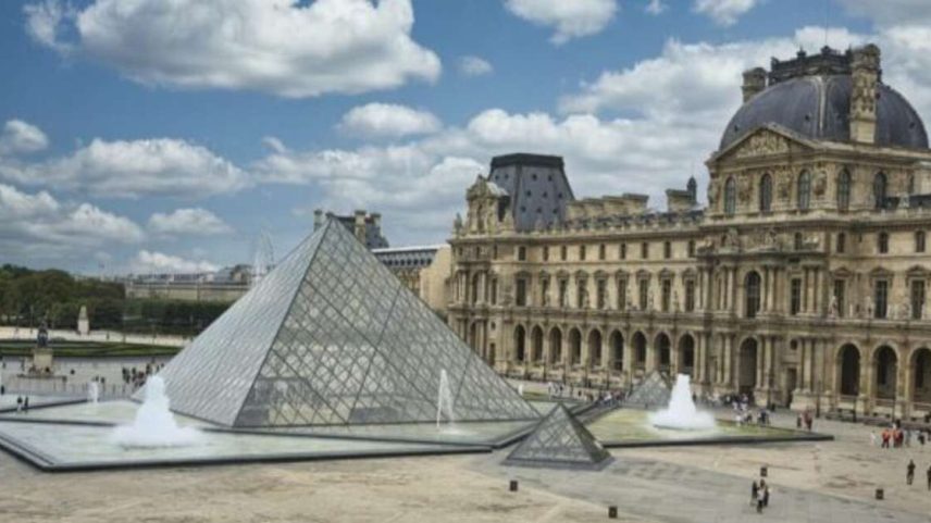 Pirâmide do Louvre, coração transparente do museu mais visitado