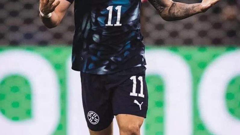 Mauricio, do Palmeiras, faz o primeiro gol ‘brasileiro’ na Copa do Mundo em derrota do Paraguai para os EUA.