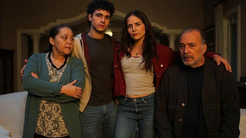 Família de Adriana será despejada de apartamento por Pilar após prisão da fisioterapeuta.
