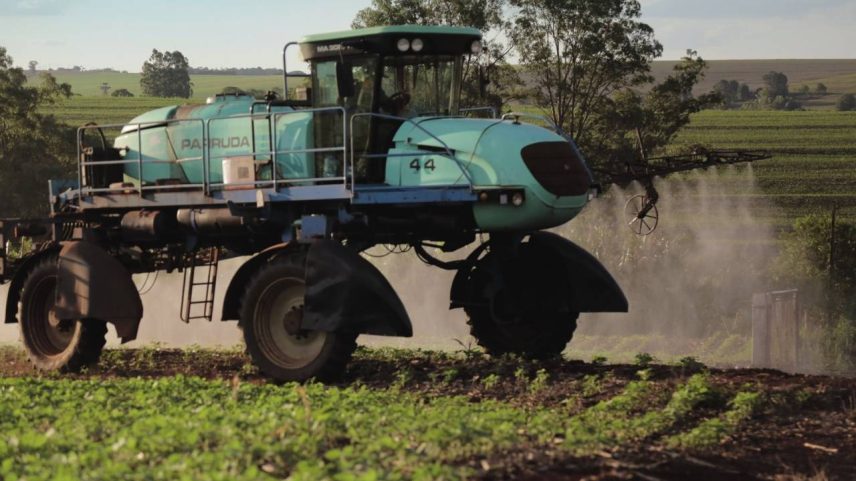 Pulverizador agrícola: o agro sofre com a dependência de fertilizantes importados