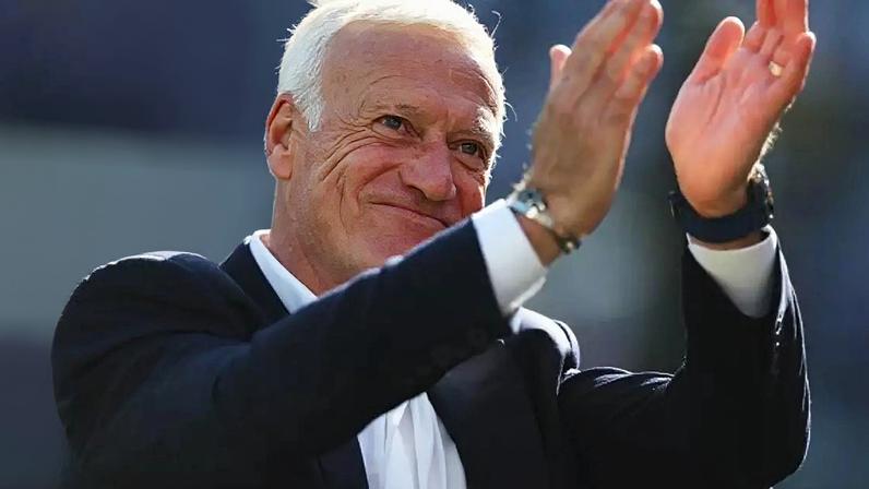 Didier Deschamps durante o jogo entre França e Senegal pela Copa do Mundo –