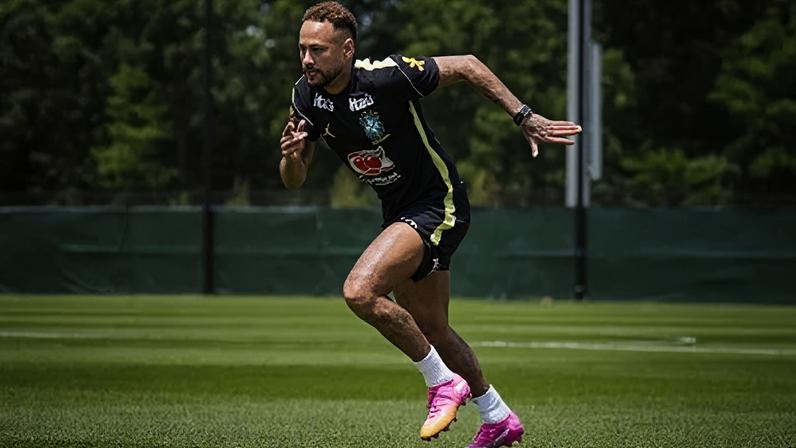 Neymar realizando treino individual no CT Columbia Park, em Nova Jersey