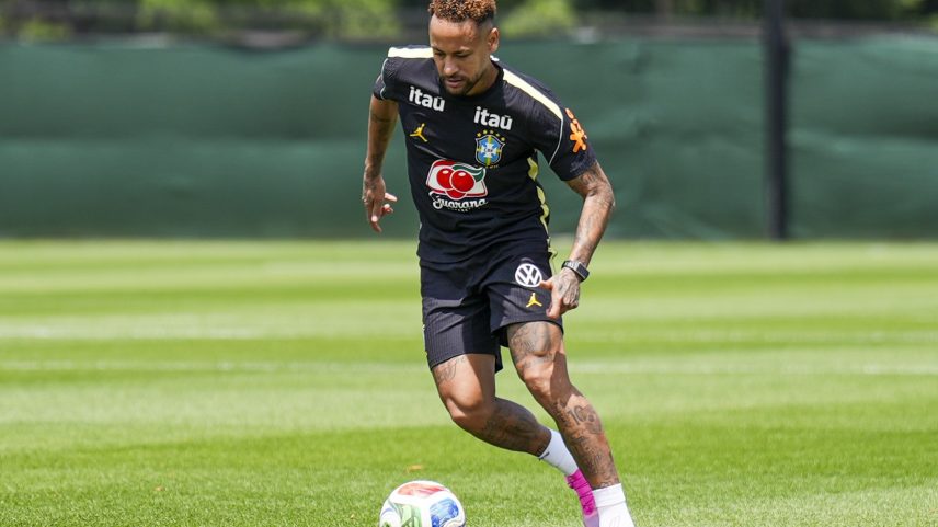 Fora do jogo contra o Haiti, Neymar treinou em Nova Jersey — Foto: Nelson Terme / CBF