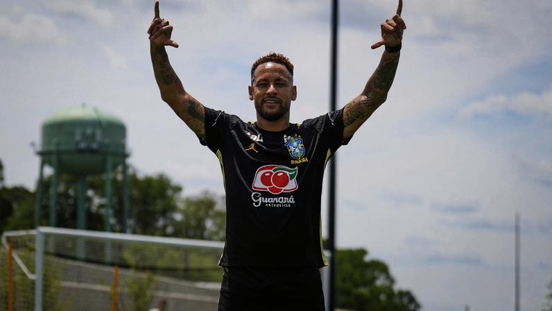 Fora do jogo contra o Haiti, Neymar treina em Nova Jersey — Foto: Nelson Terme / CBF