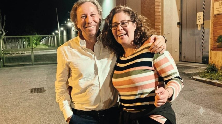 A ex-deputada Carla Zambelli com um de seus advogados na Itália - (./Reprodução)