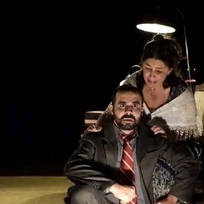 Espetáculo aborda Alzheimer e etarismo com poesia e sensibilidade