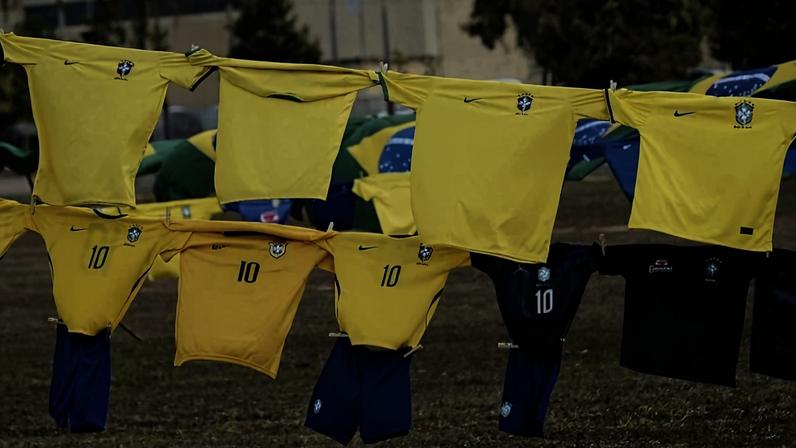Decoração na rua para a copa 2026 no gama Adriely Rodrigues e Herbert Mattos - (crédito: Minervino Junior CB/DA Press)