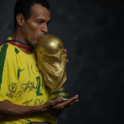 Capitães que ergueram a taça pelo Brasil: de Bellini a Cafu
