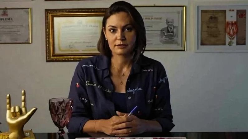 A presidente do PL Mulher, Michelle Bolsonaro, deu declarações sobre Flávio Bolsonaro: "foi muito ríspido, me desrespeitou e me tratou mal ao telefone"