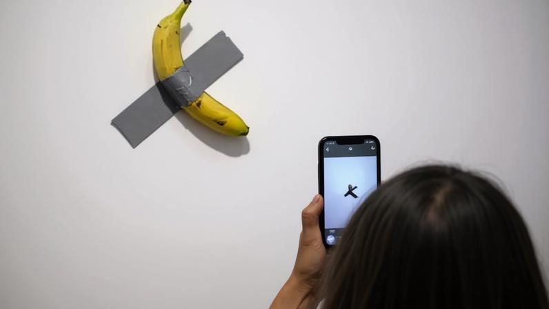 Diferente de outras ocasiões em que visitantes comeram a fruta e o caso foi resolvido com diálogo, o autor do crime deste sábado não foi identificado, o que levou a direção da instituição cultural a prestar uma queixa-crime. - (crédito: AFP )