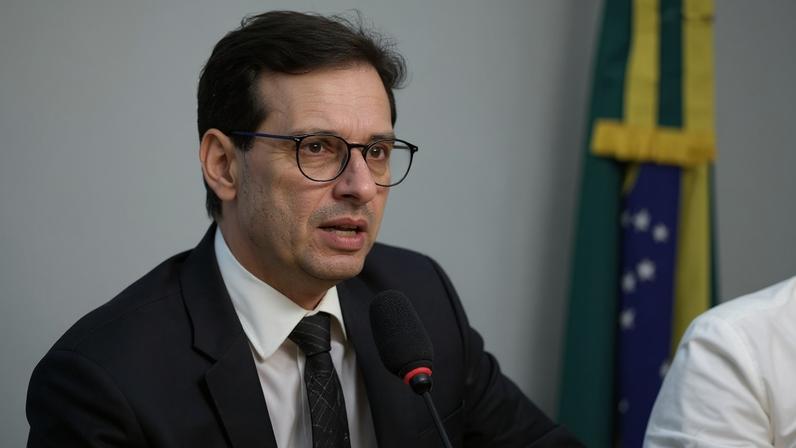 Desde a semana passada, o relator Leo Prates tem mantido reuniões com equipes técnicas para ajustar a redação final da proposta - (crédito: Kayo Magalhães / Câmara dos Deputados)