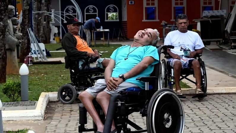 O jornalista Arinaldo Ferreira no Arraiá Solidário da Vila Pequenino Jesus - (crédito: Marcelo Ferreira/CB/D.A Press)