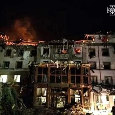 Bombardeio russo mata três na cidade natal do presidente ucraniano