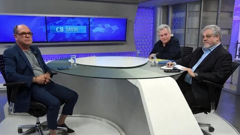 O médico Paulo Lobo, membro da comissão médica da CBF e ex-presidente da Sociedade Brasileira de Ortopedia e Traumatologia (SBOT); a jornalista Sibele Negromonte; Silvestre Gorgulho, escritor e ex-secretário de Cultura; e o jornalista Marcelo Agner - (crédito: Marcelo Ferreira/CB/D.A Press)