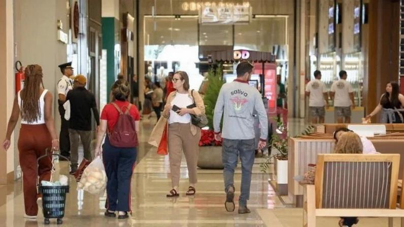 Ação contemplou centros comerciais, shoppings e ruas com estabelecimentos diversos do DF - (crédito: Divulgação/Agência Brasília)