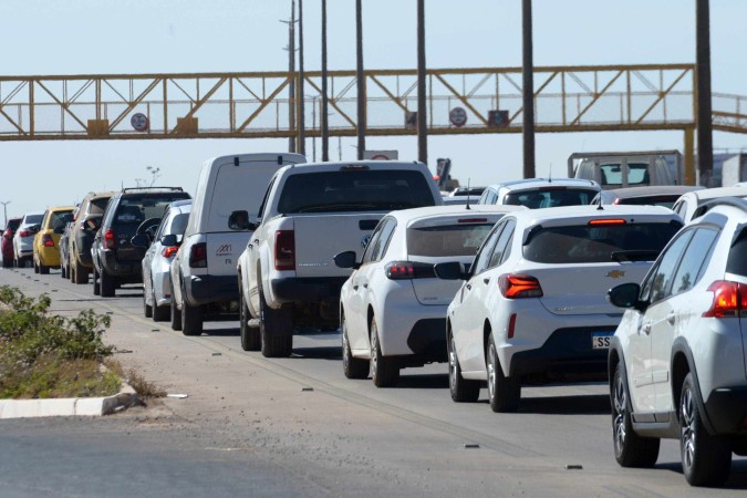 Acidente na Via Estrutural causa congestionamento - (crédito: Ed Alves CB/DA Press)