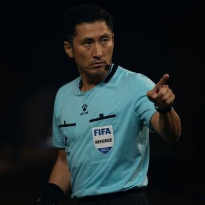 China fica sem seleção na Copa e torce por árbitro de cartões vermelhos