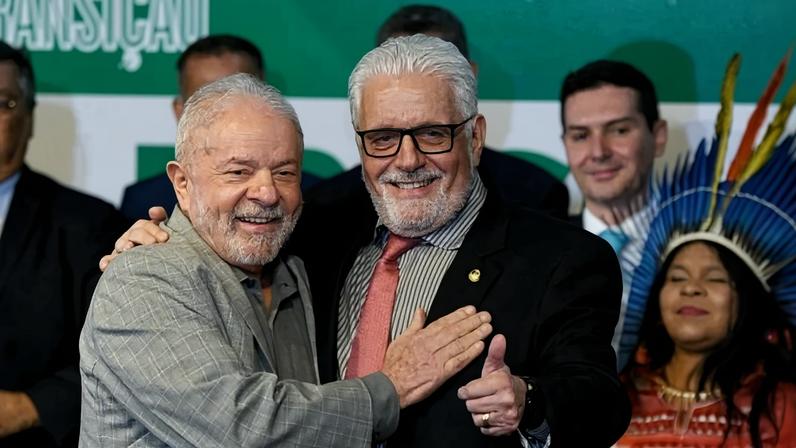 Relação próxima: o senador foi ministro em diferentes pastas nos governos petistas e é um dos aliados mais próximos do presidente - (crédito: Ed Alves/CB/D.A Press)