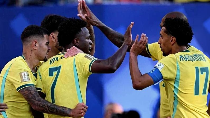 Japão empatou jogo de estreia contra a Holanda e venceu a Tunísia por 2-0. Está em segundo lugar no grupo F