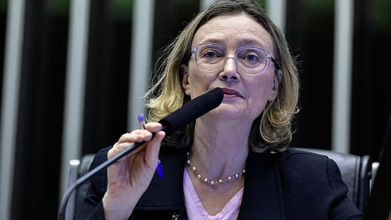 "Michelle Bolsonaro veio do mesmo clã, veio lavar roupa suja"