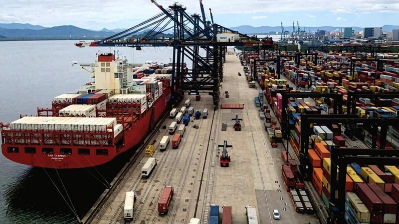 As exportações seguem maiores do que no ano passado, enquanto as importações mantiveram a trajetória de alta, com crescimento de 3,2% - (crédito: Reprodução/Porto Nosso)