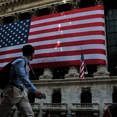 Economia dos EUA mantém liderança sobre rivais mesmo com turbulência política