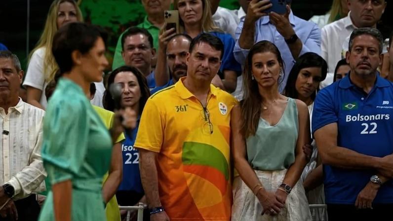 Michelle publicou dois vídeos que somam 27 minutos com críticas ao enteado