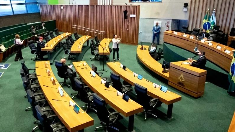 Deputados analisam hoje o projeto enviado pelo GDF que ratifica o empréstimo a ser tomado pelo GDF para o BRB - (crédito: João Pedro Carvalho / Agência CLDF)