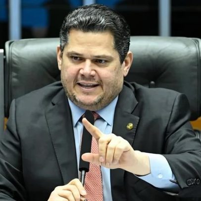 Senado analisará PEC do fim da escala 6x1 sem pressa, diz Alcolumbre