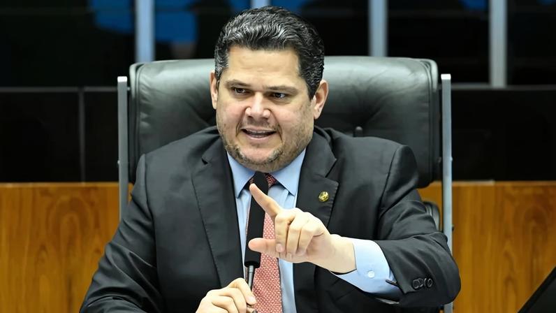 "Essa proposta terá de tramitar nas comissões", enfatizou Alcolumbre - (crédito: Andressa Anholete/Agência Senado)