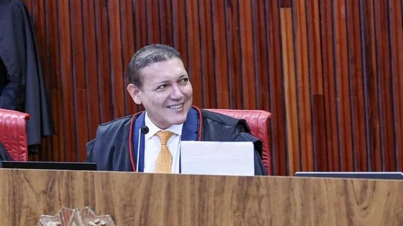 Segundo a decisão, a manutenção da pesquisa poderia causar danos de "difícil reversão" ao processo eleitoral devido à sua rápida replicação digital