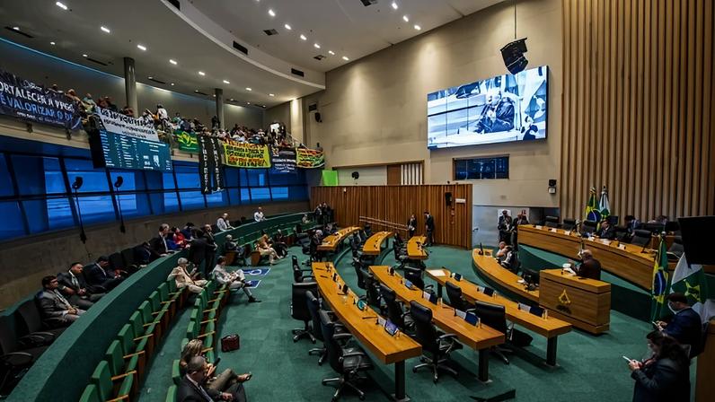 Projeto de lei ratifica o empréstimo a ser tomado com o Fundo Garantidor de Crédito (FGC) para socorrer o Banco de Brasília (BRB) - (crédito: João Pedro / Agência CLDF)