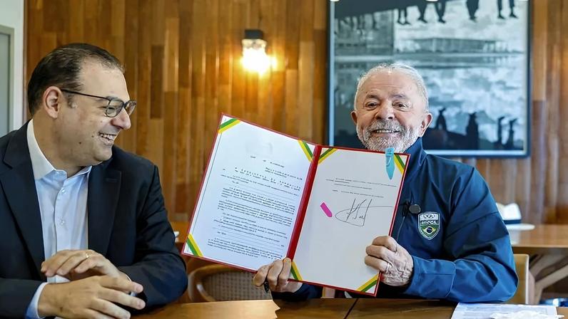 Presidente da República, Luiz Inácio Lula da Silva, durante a assinatura da sanção da CNH Brasil, na Granja do Torto, em 5 de junho de 2026. - (crédito: Ricardo Stuckert / PR)