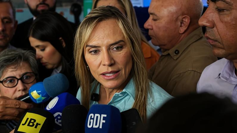 O GDF na Sua Porta é uma iniciativa itinerante que leva serviços públicos diretamente às regiões administrativas do Distrito Federal - (crédito: Paulo H Carvalho)