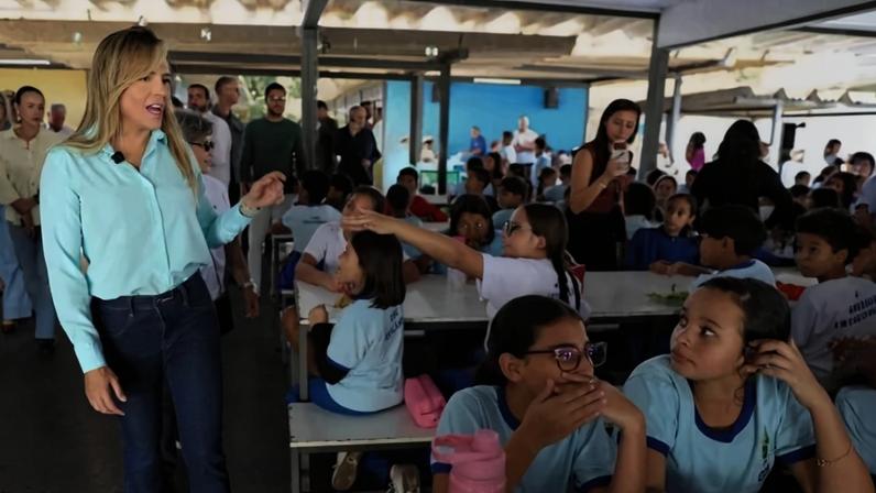 Celina também visitou a Escola Classe 15 de Ceilândia, onde anunciou o novo parquinho - (crédito: Lucio Bernardo Jr/Agência Brasília)