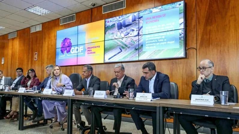 Durante a entrevista, Celina Leão informou que a mudança deve gerar uma economia de até R$ 168 milhões por ano - (crédito: Paulo H. Carvalho/Agência Brasília)