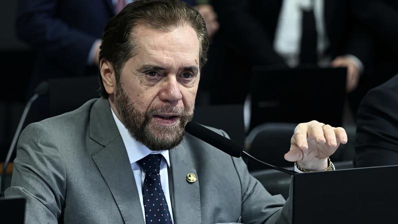 Para o relator Plínio Valério, PEC assegura "autonomia plena" ao BC e garante que Pix "jamais será taxado"
